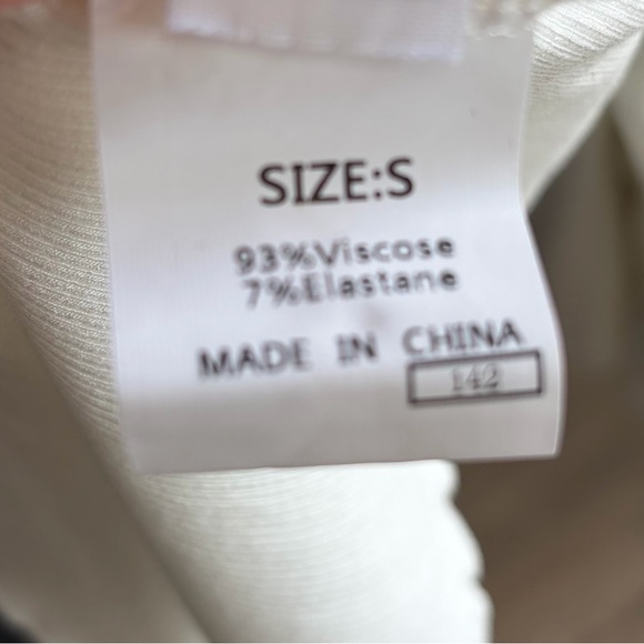 Apple Boulevard Long Sleeve Ribbed Seam Detail Top. - Picture 4 of 4